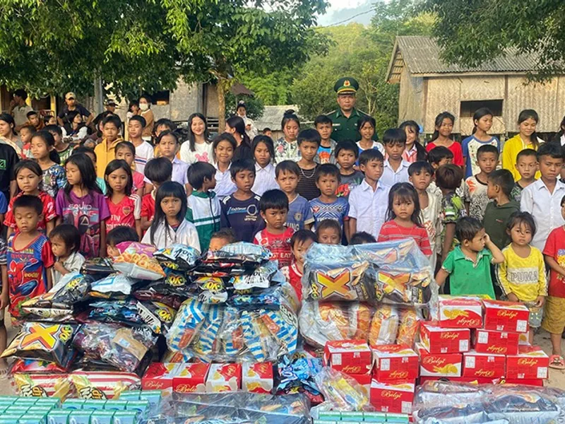 Người chơi đọc điều khoản và điều kiện kỹ lưỡng