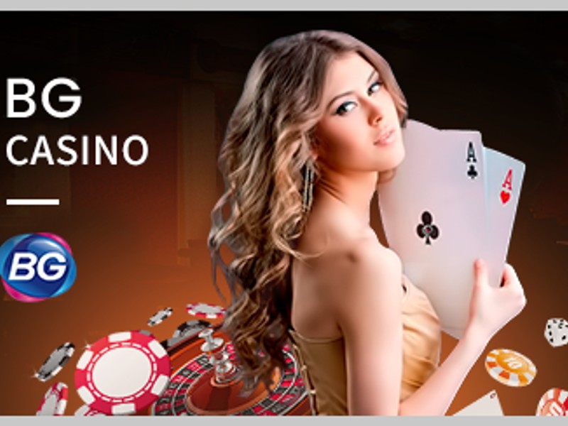 Một người chia bài trực tiếp đang điều khiển bàn Roulette trong môi trường sòng bạc trực tuyến của 123b123b